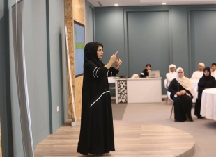 فريق سفراء الخير التطوعي بالتعاون مع الجمعية النسائية ينظمان دورة بعنوان (لغة الإشارة)