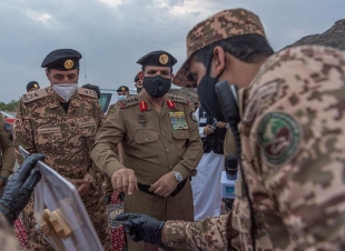 مدير الأمن العام يتفقد الجهات الأمنية المشاركة في تطبيق الخطط الأمنية في حج هذا العام