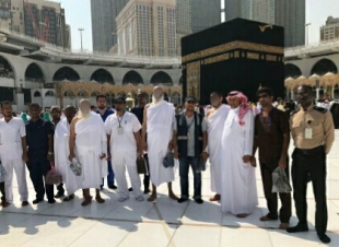 نزلاء نفسية الطائف يؤدون مناسك العمرة بمرافقة العاملين