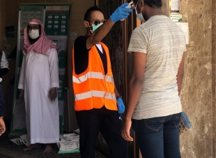 هيئة الهلال الباحة تقيم نقاط فرز بجوامع المنطقة ومحافظاتها بالتعاون مع الفرق الإسعافية والفرق التطوعية