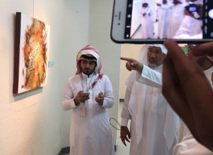 دكتور البار  يفتتح المعرض التشكيلي المكنان