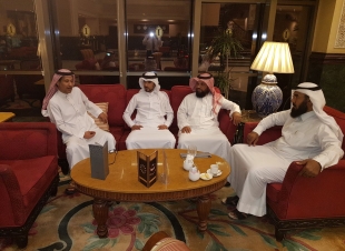 شبكة نادي الصحافة السعودي تستضيف أول رحالة عربي يقطع دول الخليج بدراجته في ستة أيام