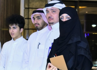 تحت إشراف الجمعية العربية السعودية للثقافة و الفنون بمنطقة المدينة المنورة فريق الإعلام الواعي يدشن معرض الليوان للفنون البصرية...