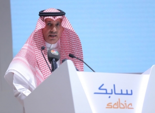 د الغفيص متحدثا في منتدى سابك الأول للموارد البشرية حكومة خادم الحرمين اولت اهمية بالغة لتنمية الموارد البشرية  وهي محور التنمية في كل المجتمع 