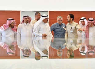 الصورة تتحدث عن الشباب السعودي مفخرة الوطن