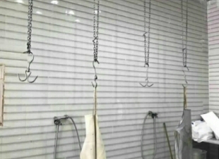 الطائف ضبط مطابخ تمارس ذبح المواشي بالسيل الصغير