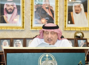 سمو أمير جازان يدشن المرحلة الأولى من  نظام الطاقة الشمسية البديلة بمبنى الامارة