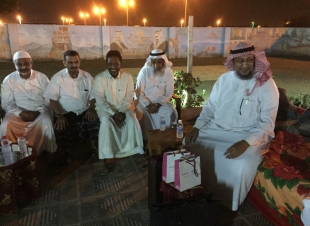 زملاء الدراسة بمعهد المعلمين بصامطة لدفعة 1403 يلتقون بزميلهم الضافري ويكرمون بعض زملائهم المتقاعدين