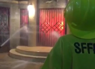 الأطفال المعوقين يحاكون المهن في كيدزينيا 