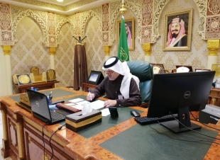 عبر الاتصال المرئي الفائز يترأس اجتماع المجلس المحلي بالمندق