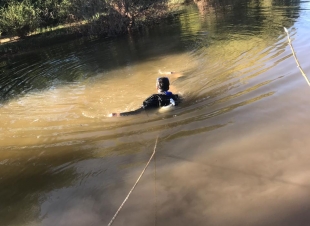 مدني المدينة المنورة ينتشل عائلة من اربع اشخاص متوفيين من مستنقع مائي بعمق ٣ امتار  من وادي المخاضة