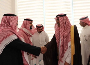 وزير البلدية  معزيا في منصور بن مقرن  تحمل مهماته الجسام بصبر وجلد