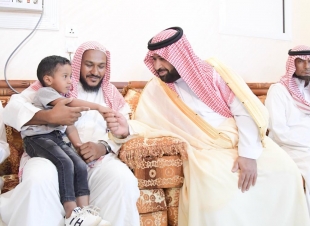 نائب أمير منطقة جازان ينقل تعازي القيادة لوالد وذوي وكيل رقيب   فيصل فارس