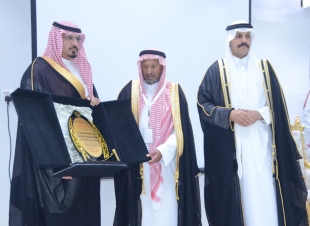 محافظ محافظة تربة يدشن جمعية شعر الخيرية