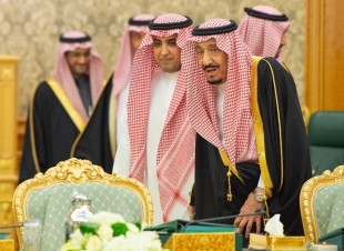 خادم الحرمين الشريفين يرأس جلسة مجلس الوزراء