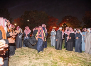 نائب أمير منطقة تبوك يزور مهرجان  