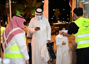 تطوعي أمانة الجوف يواصل التوعية بتدابير كورونا في 23 موقعا بالأسواق والمتنزهات