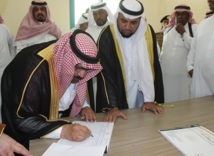 محافظ الأفلاج المكلف حمد آل مبارك يفتتح مركز الرعاية الصحية الأولية في قرية المودنية