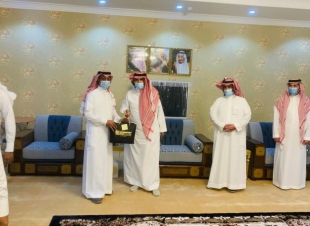 محافظ ضمد  يكرم مدير شرطة المحافظة السابق