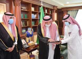 سمو أمير منطقة جازان يدشن الملف الالكتروني الموحد وتوسعة المرحلة الثانية لقسم الادمان ويكرم المميزين