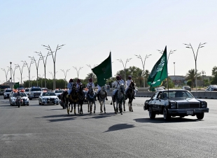 مسيرة للقطاعات الأمنية تجوب شوارع تبوك احتفاءً باليوم الوطني الـ 95 