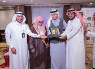 بحضور أمام الحرم النبوي وجمع كبير من الضيوف والإعلاميين