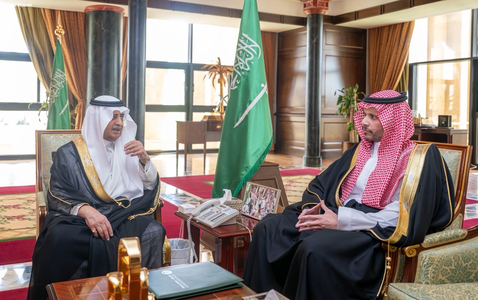أمير تبوك يطلع على التقرير السنوي لأعمال مركز 