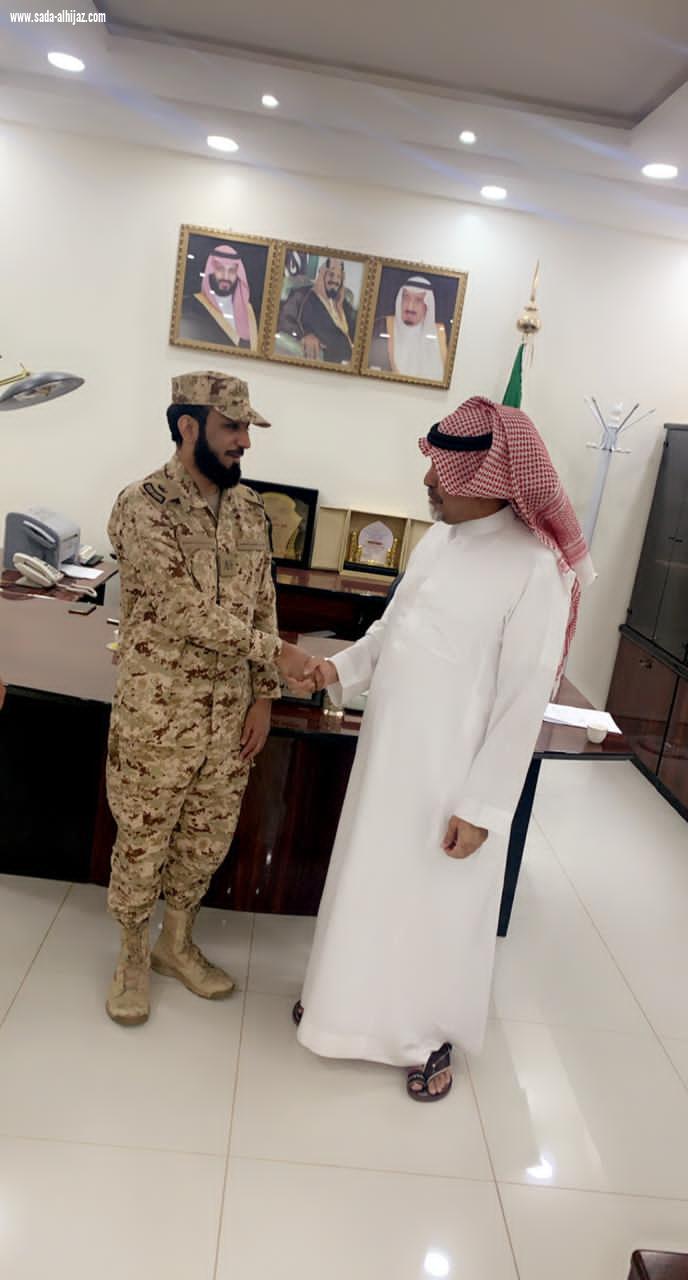 أمير الفوج العاشر يقلد الشمري رتبته الجديدة