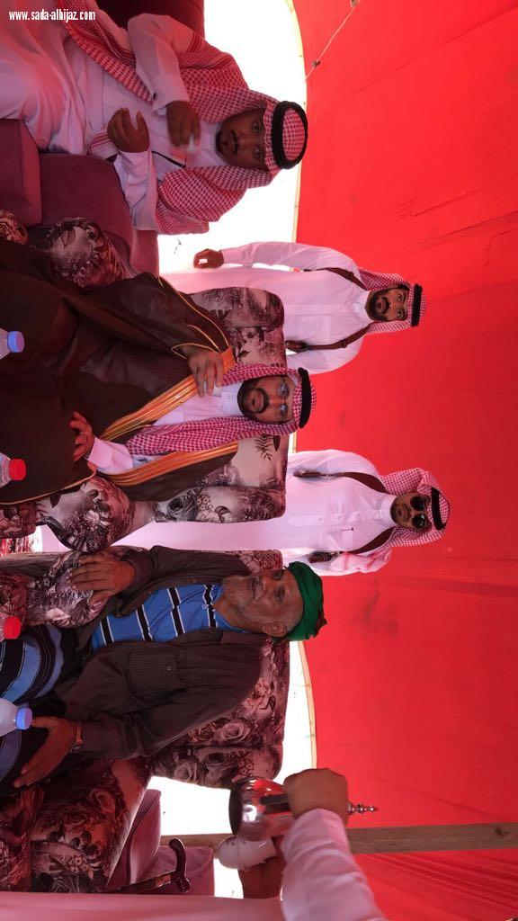 وكيل امارة جازان ينقل تعازي القيادة لوالد وأسرة الشهيد الجندي الغزواني..