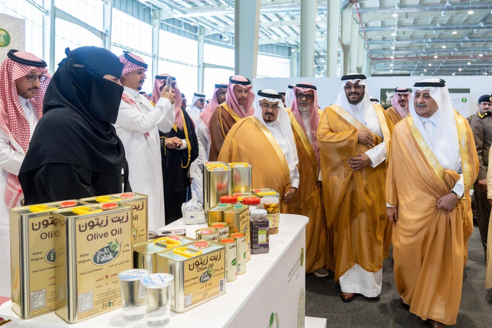 أمير تبوك يدشّن مهرجان المنتجات الزراعية 2026 بالمنطقة