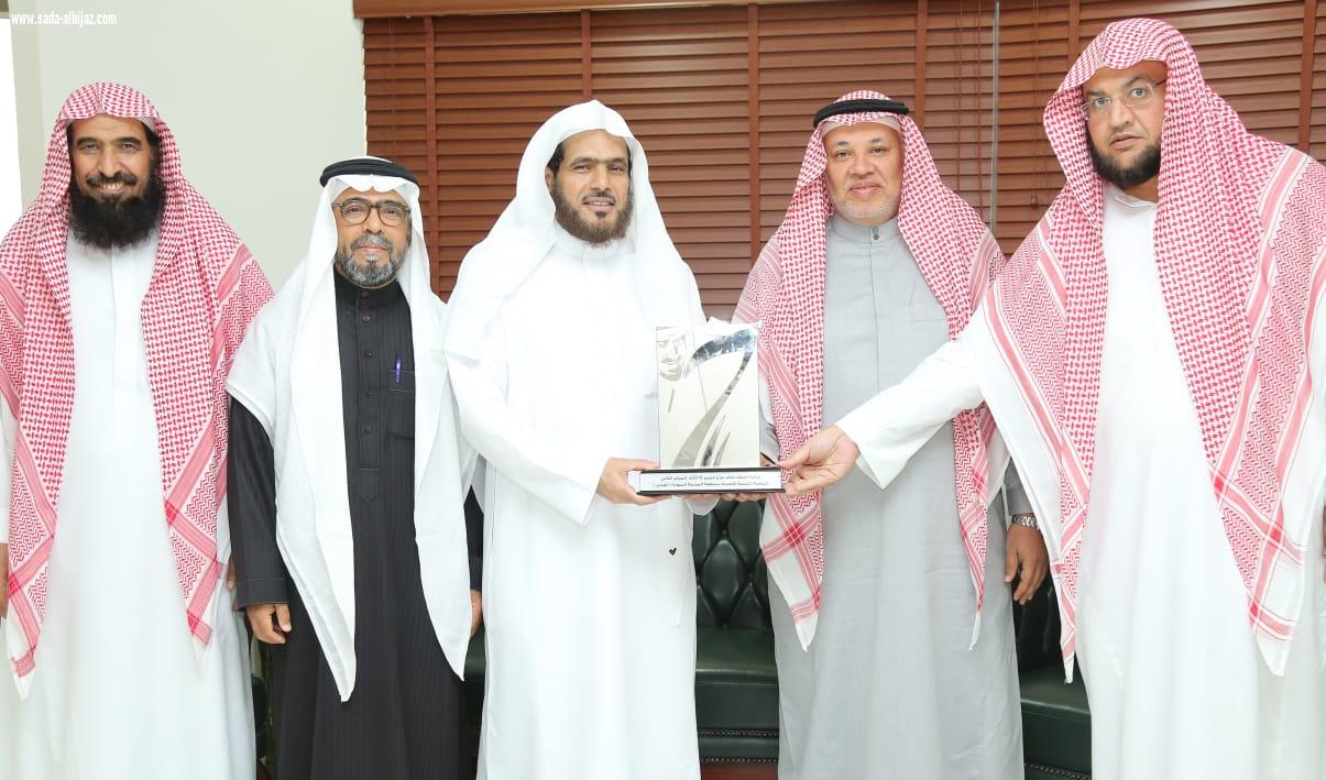 إمام وخطيب المسجد النبوي الشريف يرأس اجتماع مجلس إدارة أسرتي