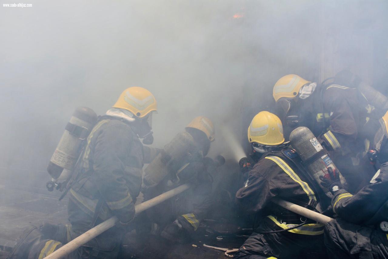 مدني جدة يسيطر على حريق محل تجاري دون اصابات في الارواح