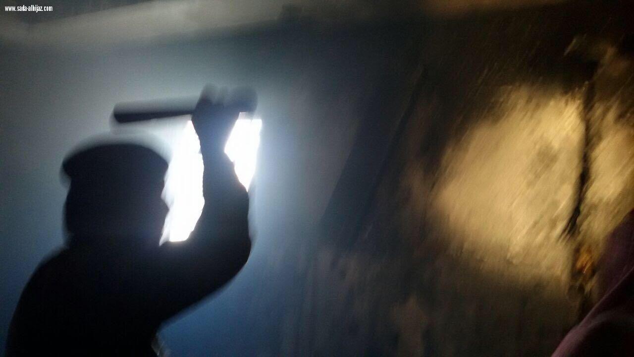 لقي طفل مصرعه صباح اليوم الاحد اثر حريق اندلع في منزل شعبي بمركز بني يزيد 100كم شرق محافظة الليث