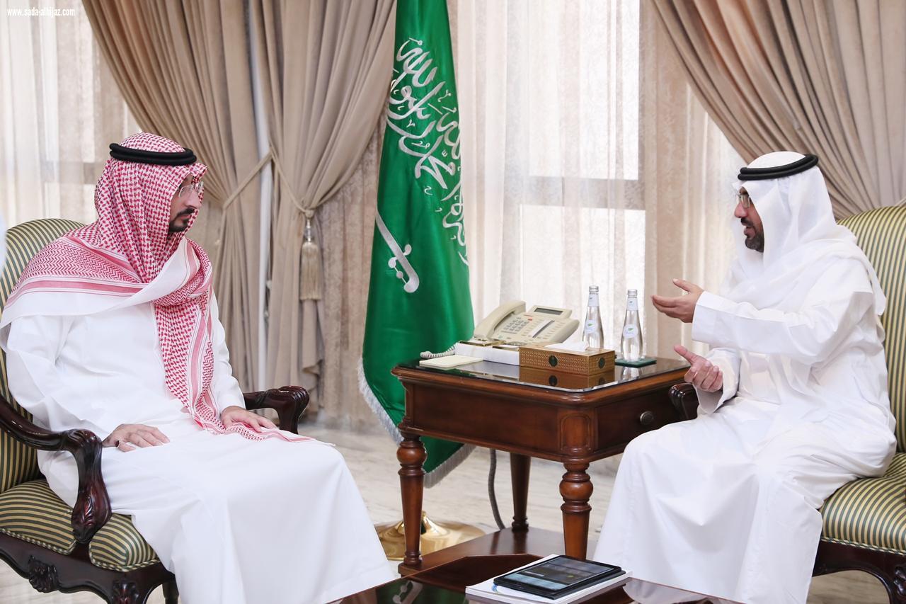 نائب أمير مكة يتسلم التقرير السنوي لأعمال الهيئة العامة للأرصاد وحماية البيئة في المنطقة.