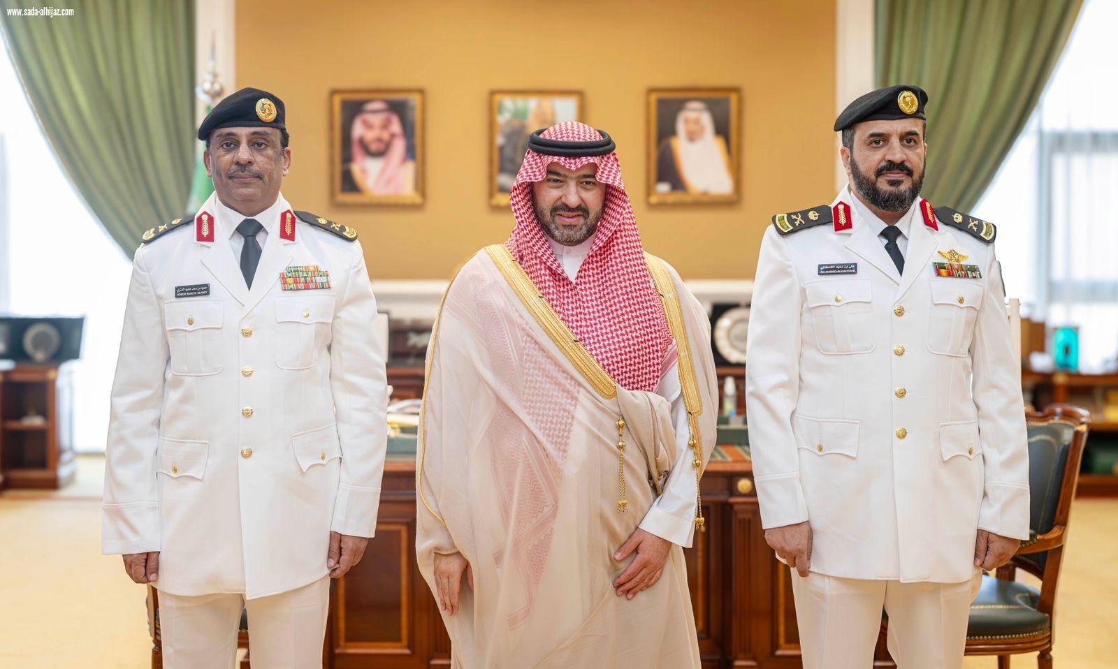 نائب أمير تبوك يستقبل قائد حرس الحدود بالمنطقة ويقلد اللواء العنزي رتبته الجديدة