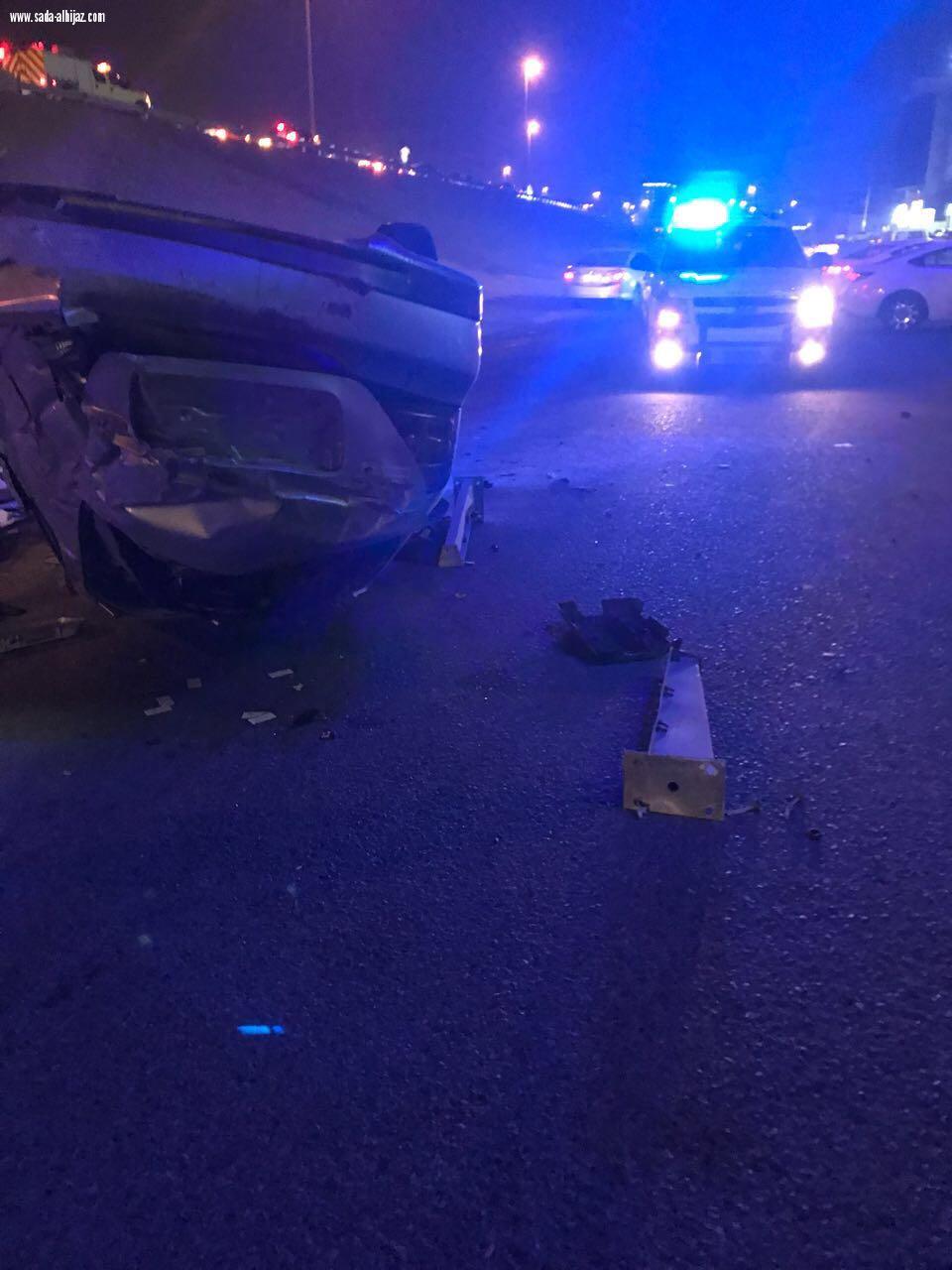 اصابة شخصين إثر حادث انقلاب سيارة من أعلى كوبرى مخرج كيلو 10 بجدة