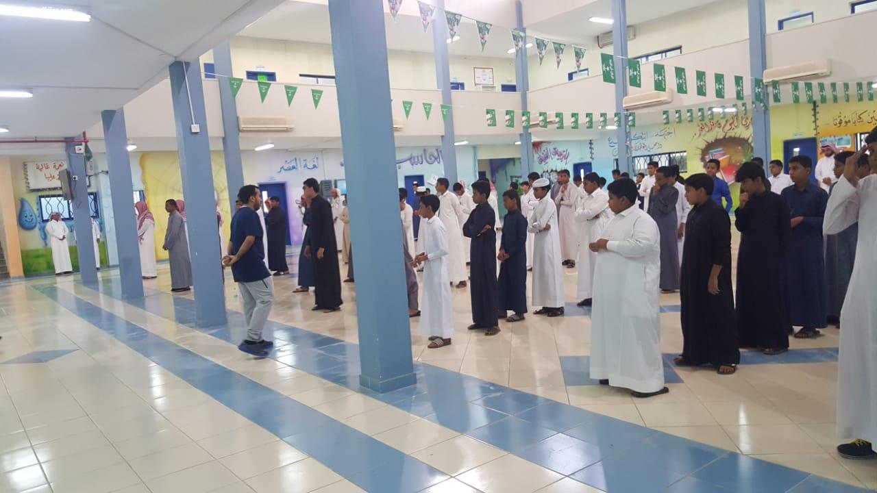 عودةأكثر من سبعمائة طالب ومعلم وإداري  بمجمع مدارس السلامة العليا بنين