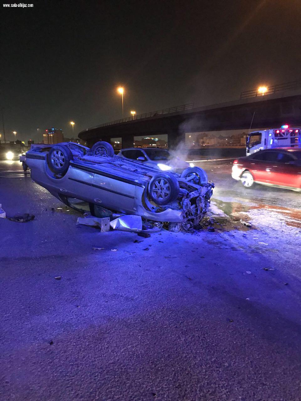 اصابة شخصين إثر حادث انقلاب سيارة من أعلى كوبرى مخرج كيلو 10 بجدة