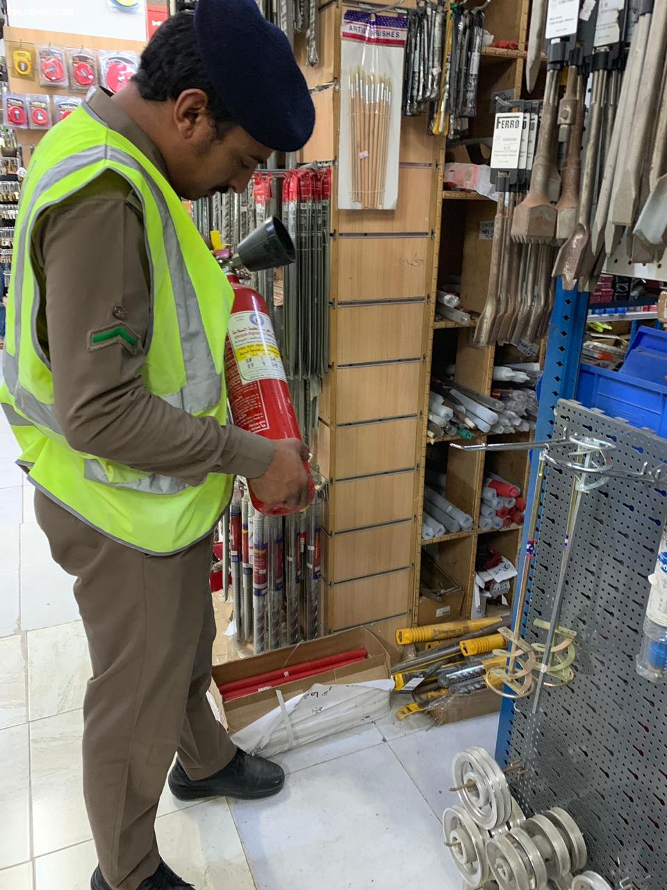 مدني ينبع ينفذ جولاته التفتيشيه في المنشآت التجارية