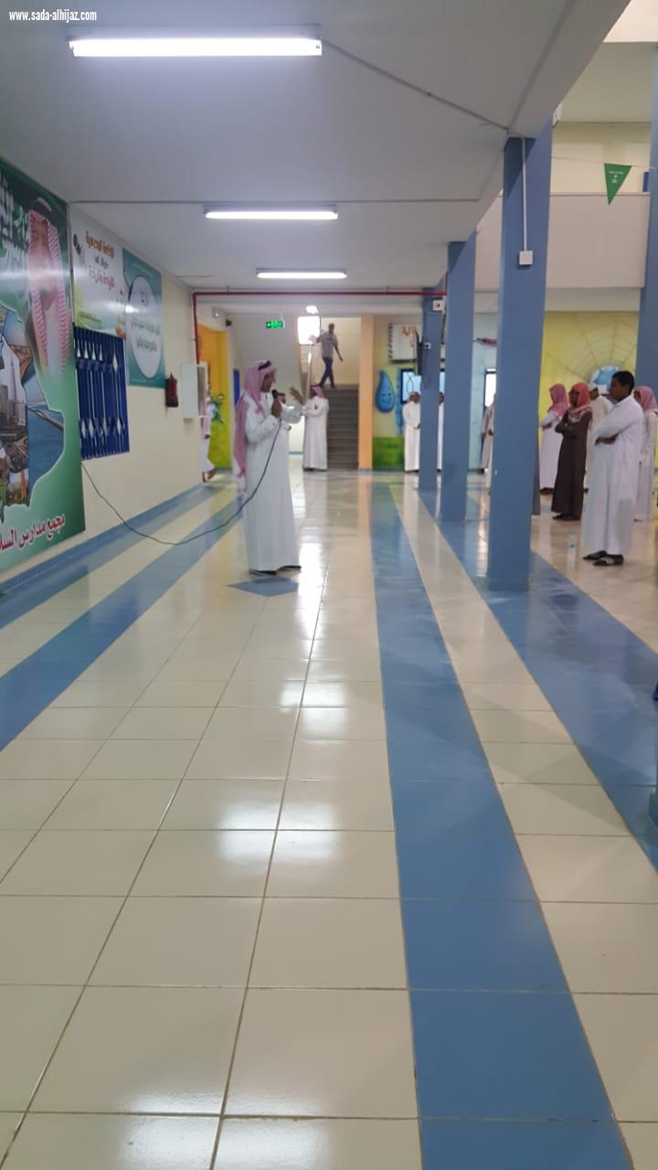 عودةأكثر من سبعمائة طالب ومعلم وإداري  بمجمع مدارس السلامة العليا بنين