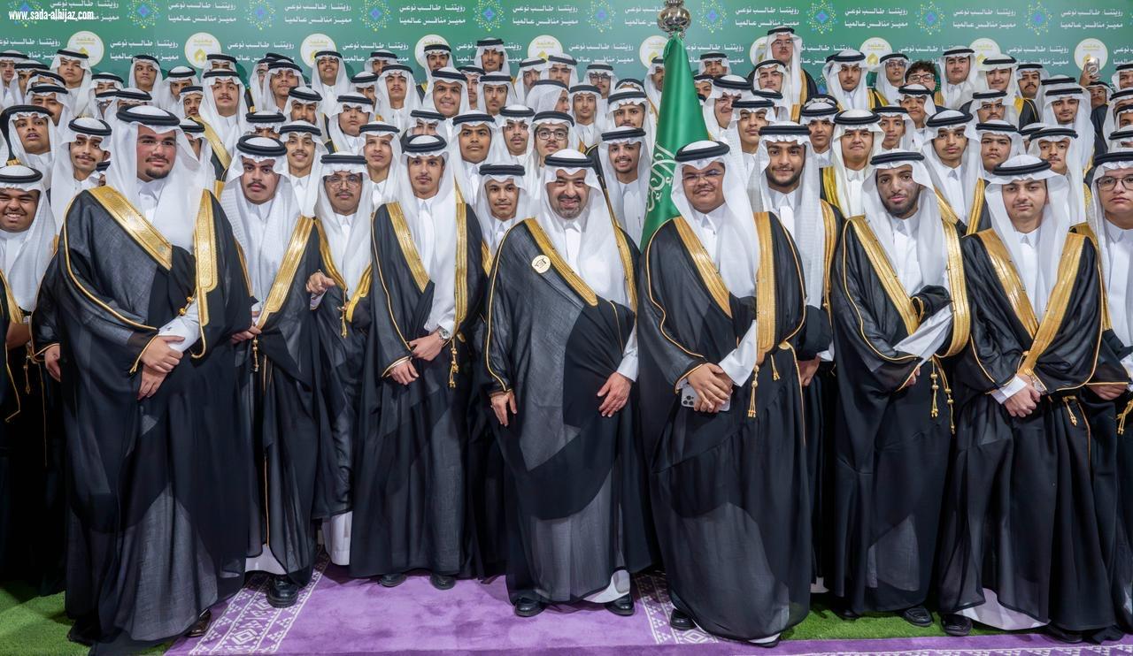 نائب أمير تبوك يشهد حفل تكريم طلاب وطالبات مدارس الملك عبدالعزيز النموذجية بالمنطقة  