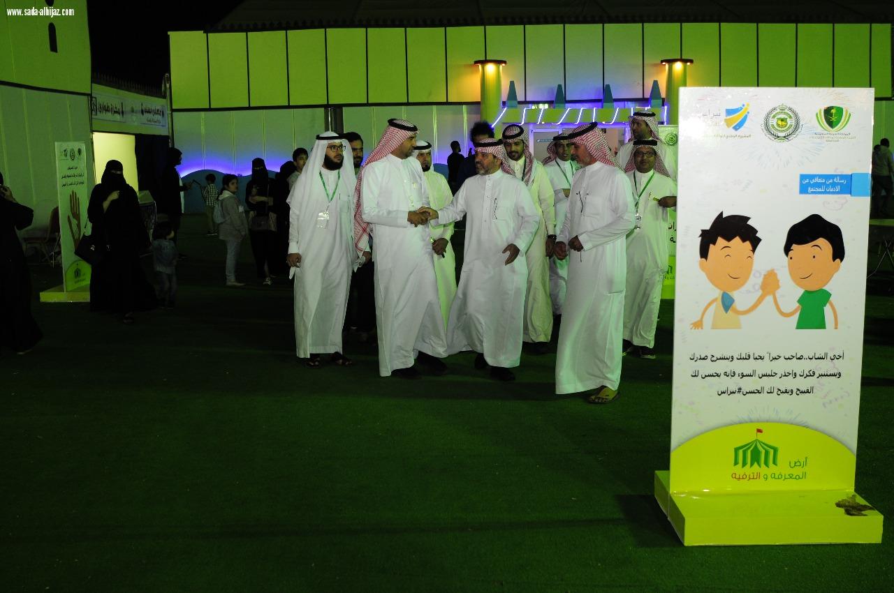 القرني يتفقد مهرجان ارض المعرفه و الترفيه بجدة