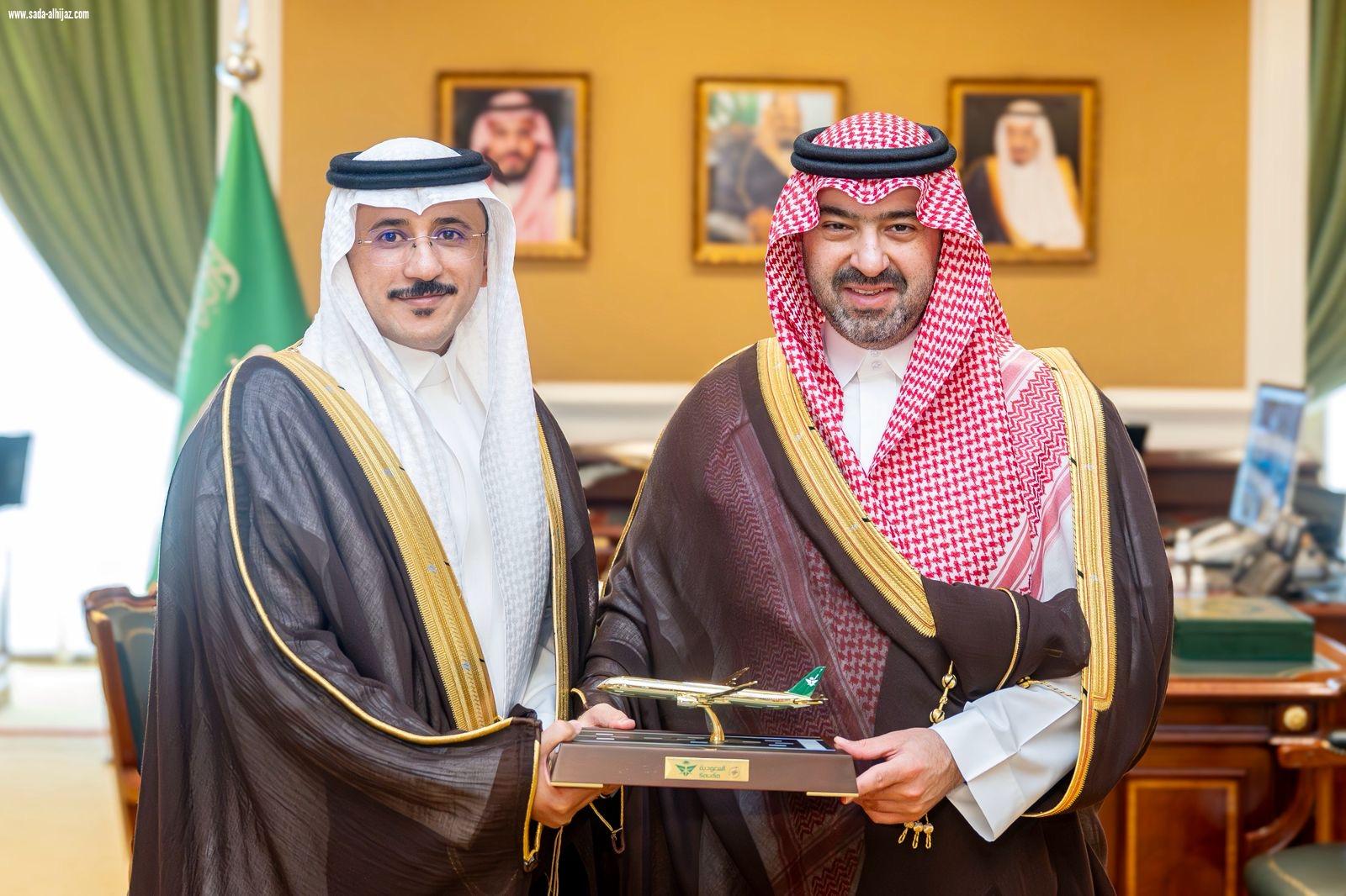 نائب أمير تبوك يستقبل مدير عمليات الخطوط السعودية لمحطة تبوك ونيوم والوجه والبحر الأحمر
