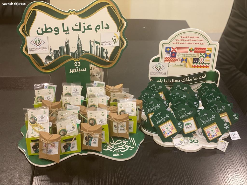 بر صامطة وتنمية القفل تشارك في اليوم الوطني بتوزيع أكثر من 3000 سلة غذائية وهدية 