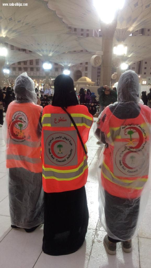 هلال المدينة المنورة ترفع أعلى الاستعداد في فرقها وتدعو الجميع الابتعاد عن الأودية والاماكن الخطرة 