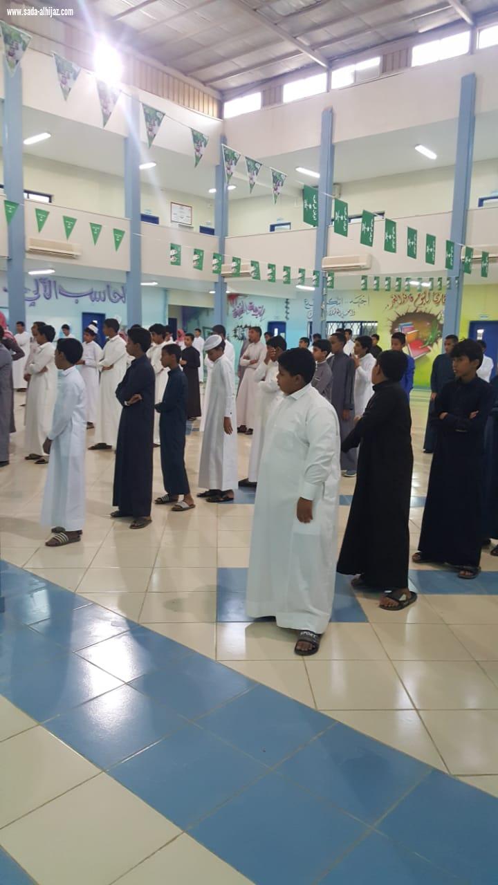 عودةأكثر من سبعمائة طالب ومعلم وإداري  بمجمع مدارس السلامة العليا بنين