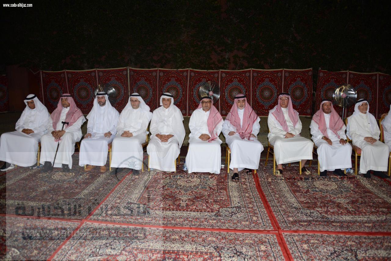 آل دباغ يستقبلون المعزين في وفاة فقيدهم السيد حسن الدباغ