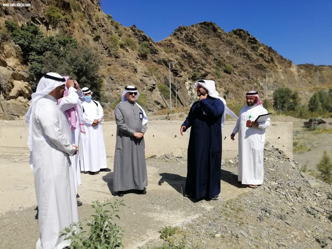 محافظ المندق يتفقد سد مدهاس