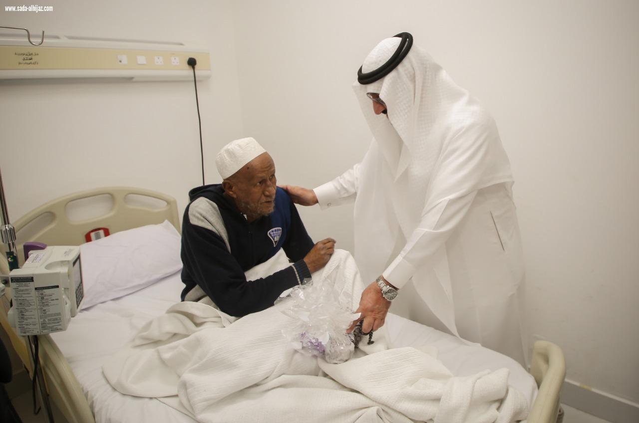 بمناسبة اليوم العالمي للسرطان 2019 : معالي رئيس المجلس الاستشاري للجمعية الخيرية لرعاية مرضى السرطان بالمدينة المنورة (أحياها) يزور المرضى المنومين في مستشفى الملك فهد