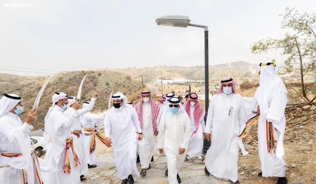 السياري” يزور متحف الأخوين الذي أنشأه الشاب محمد بن مسفر الغامدي بقرية الملد التراثية